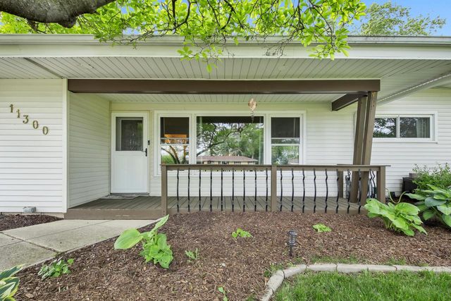 11300 Parkview LANE, Hales Corners, WI 53130
