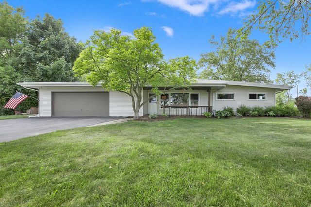 11300 Parkview LANE, Hales Corners, WI 53130