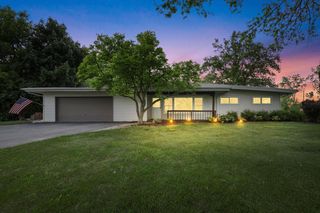 11300 Parkview LANE, Hales Corners, WI 53130