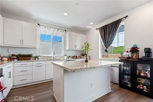 364 CASTAIC Way, Rialto, CA 92377