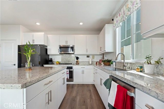 364 CASTAIC Way, Rialto, CA 92377