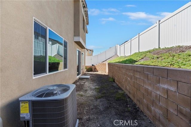 364 CASTAIC Way, Rialto, CA 92377