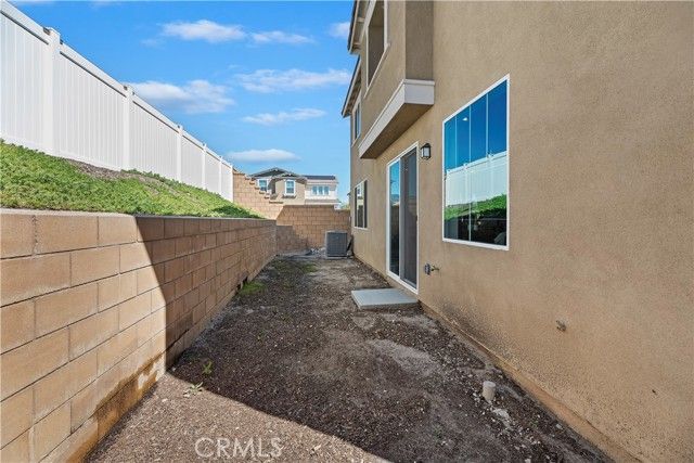 364 CASTAIC Way, Rialto, CA 92377