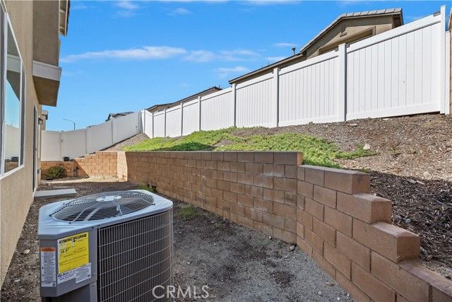 364 CASTAIC Way, Rialto, CA 92377