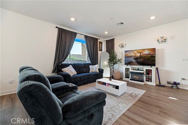 364 CASTAIC Way, Rialto, CA 92377