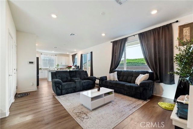 364 CASTAIC Way, Rialto, CA 92377