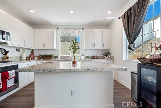 364 CASTAIC Way, Rialto, CA 92377