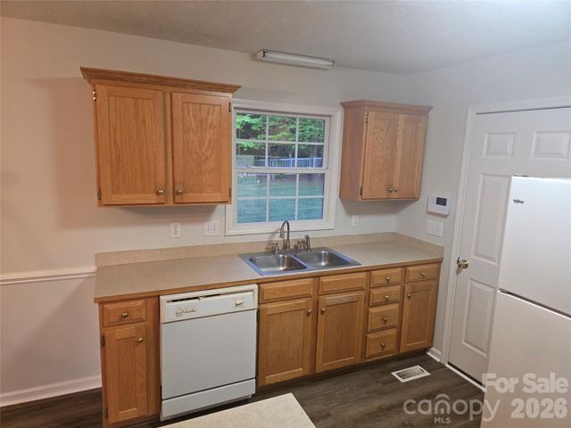 5126 Silver Tree Trail, Conover, NC 28613