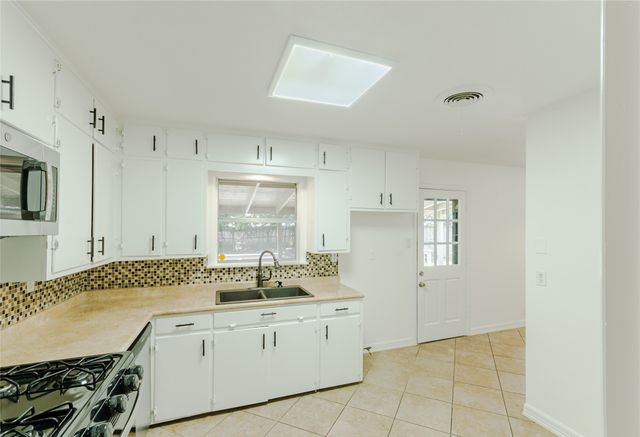 816 S Burdette Avenue, Sherman, TX 75090