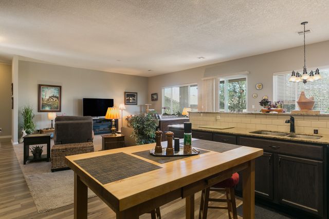 4070 Mora River Avenue SW, Los Lunas, NM 87031