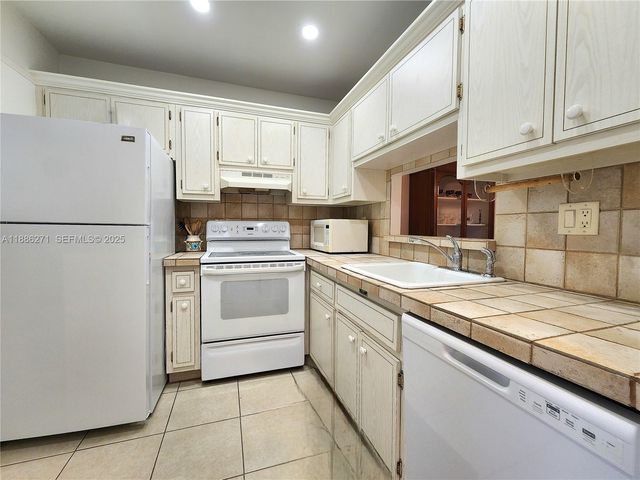 4431 NW 16th Street H109, Lauderhill, FL 33313