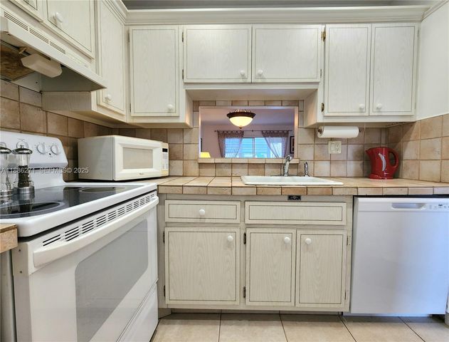 4431 NW 16th Street H109, Lauderhill, FL 33313
