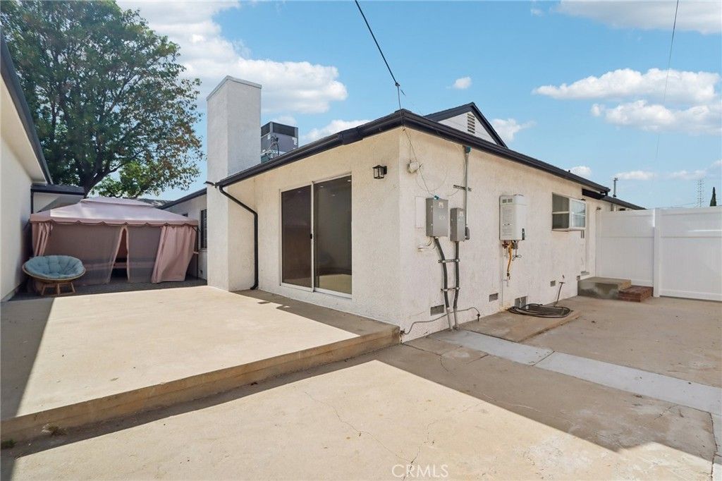 Image 16 of property listing at 15952 Simonds Street, Granada Hills, CA 91344