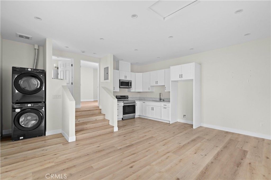 Image 18 of property listing at 15952 Simonds Street, Granada Hills, CA 91344