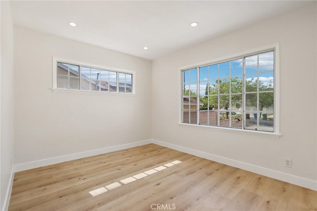 Image 23 of property listing at 15952 Simonds Street, Granada Hills, CA 91344