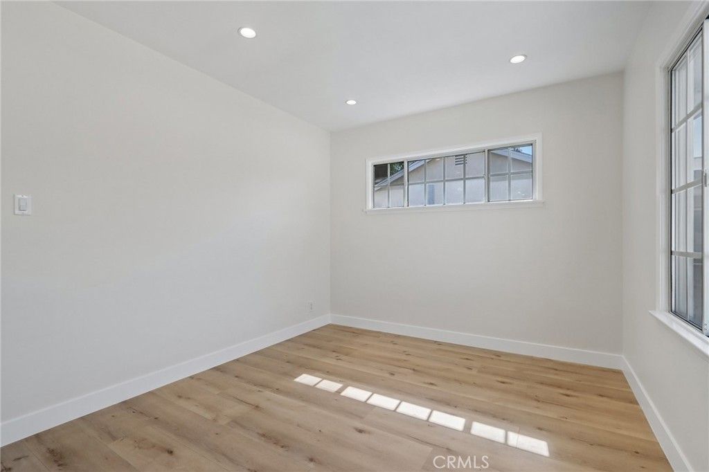 Image 24 of property listing at 15952 Simonds Street, Granada Hills, CA 91344