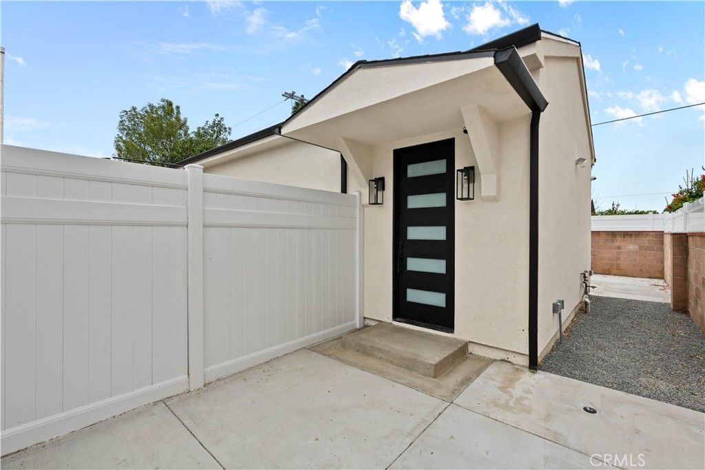 Image 25 of property listing at 15952 Simonds Street, Granada Hills, CA 91344
