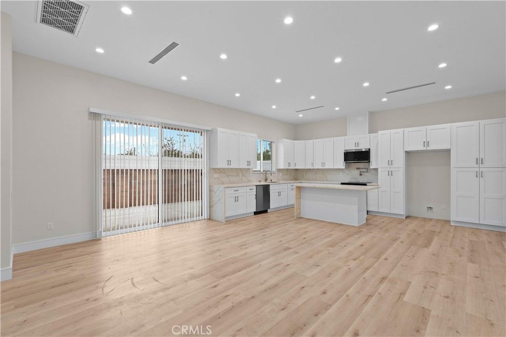 Image 29 of property listing at 15952 Simonds Street, Granada Hills, CA 91344