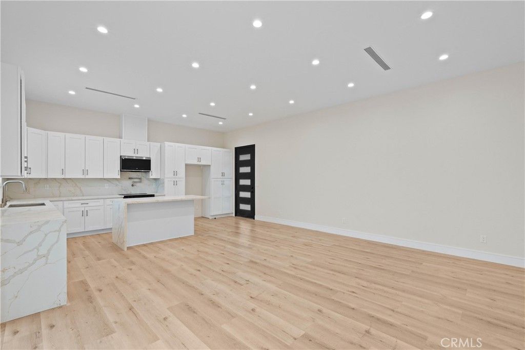 Image 30 of property listing at 15952 Simonds Street, Granada Hills, CA 91344