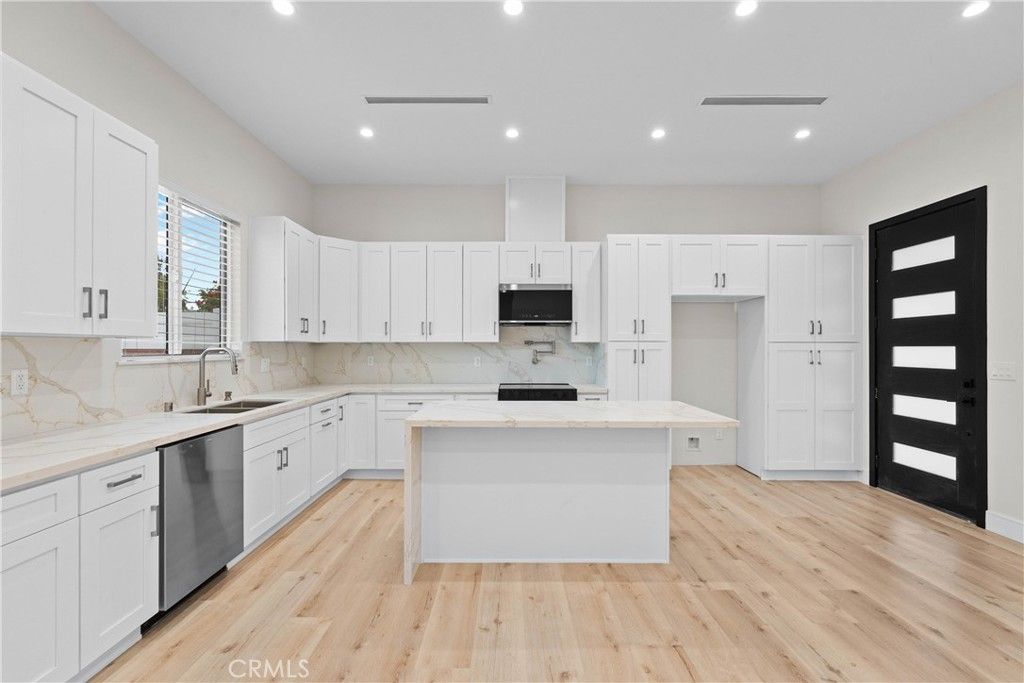 Image 31 of property listing at 15952 Simonds Street, Granada Hills, CA 91344