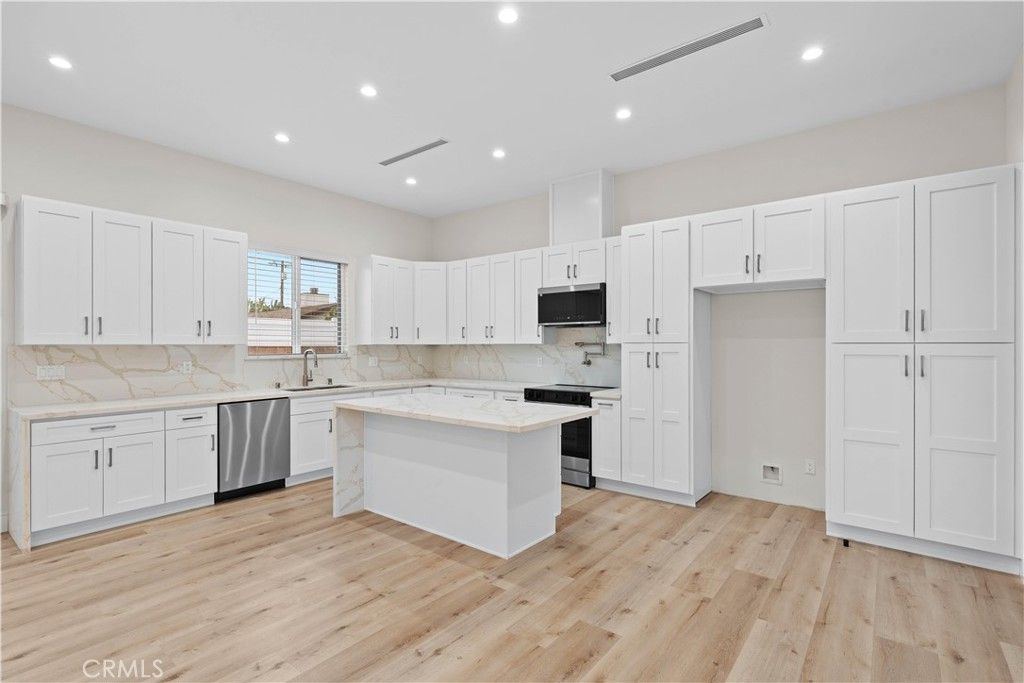 Image 35 of property listing at 15952 Simonds Street, Granada Hills, CA 91344