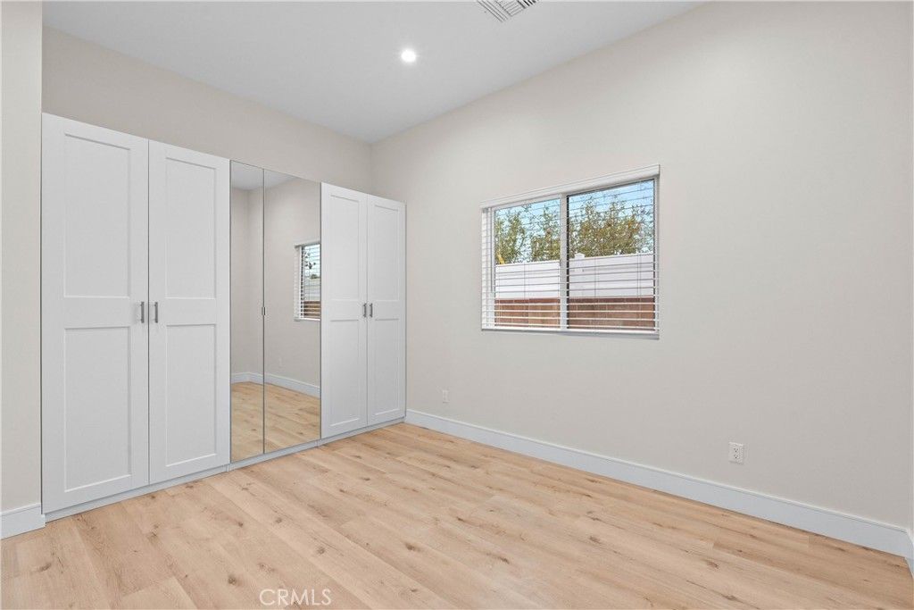 Image 36 of property listing at 15952 Simonds Street, Granada Hills, CA 91344