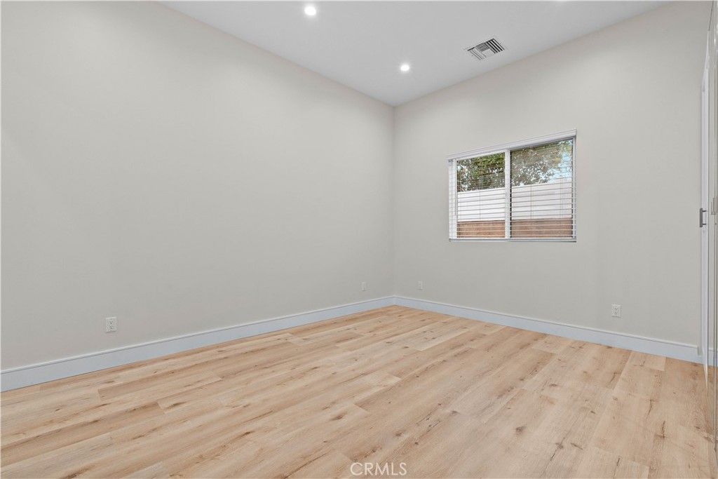 Image 37 of property listing at 15952 Simonds Street, Granada Hills, CA 91344