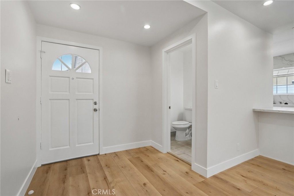 Image 4 of property listing at 15952 Simonds Street, Granada Hills, CA 91344
