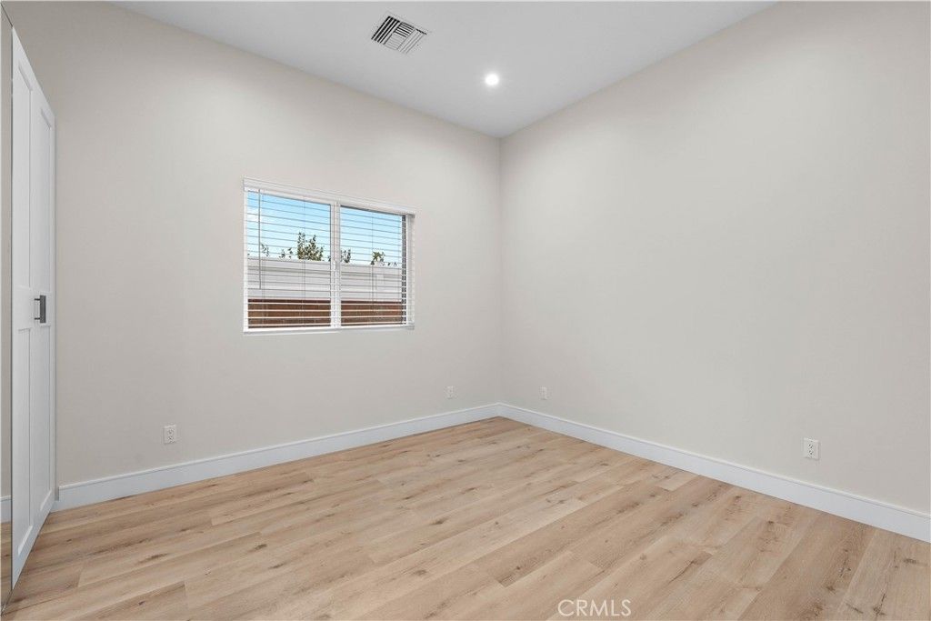 Image 41 of property listing at 15952 Simonds Street, Granada Hills, CA 91344