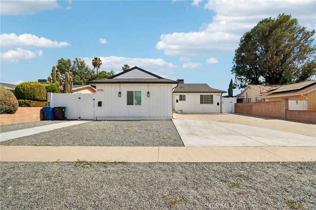 Image 43 of property listing at 15952 Simonds Street, Granada Hills, CA 91344