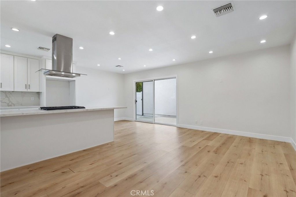Image 5 of property listing at 15952 Simonds Street, Granada Hills, CA 91344
