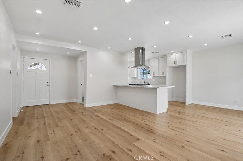 Image 6 of property listing at 15952 Simonds Street, Granada Hills, CA 91344
