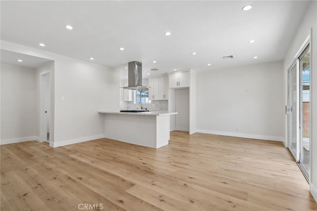 Image 7 of property listing at 15952 Simonds Street, Granada Hills, CA 91344