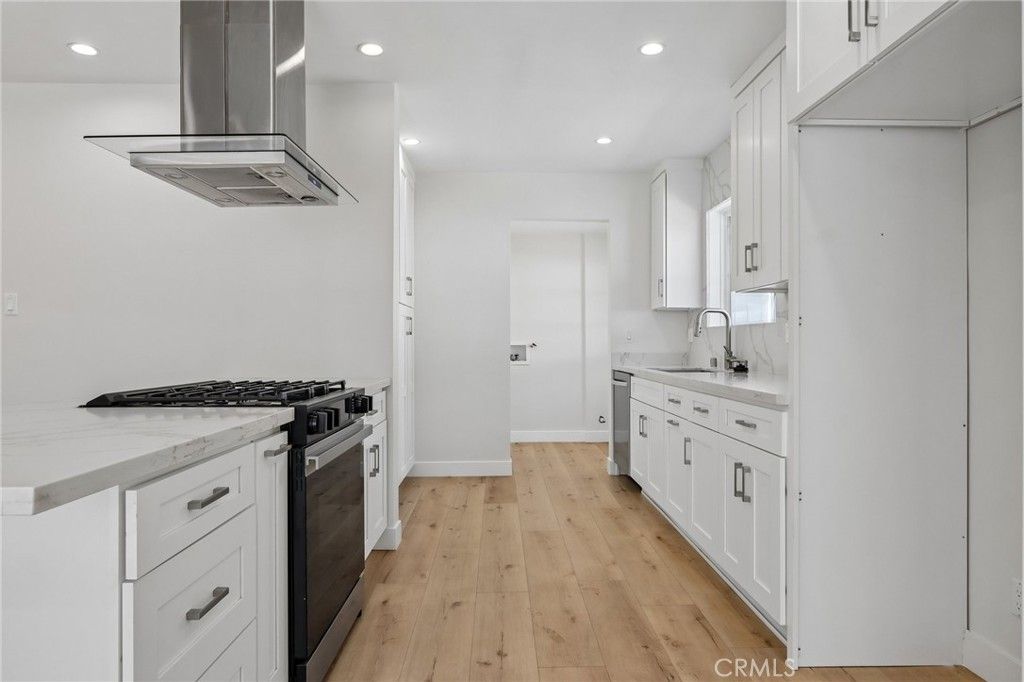 Image 9 of property listing at 15952 Simonds Street, Granada Hills, CA 91344