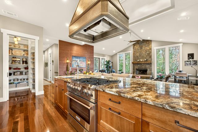 930 Granite Ridge Circle, Jacksonville, OR 97530