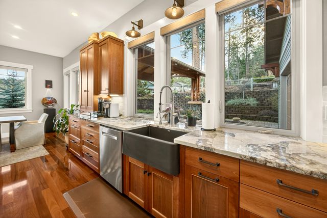 930 Granite Ridge Circle, Jacksonville, OR 97530