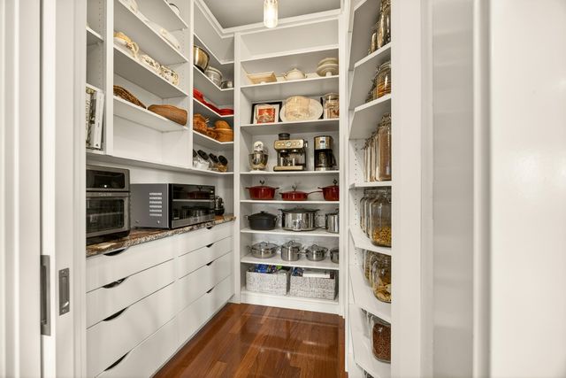 930 Granite Ridge Circle, Jacksonville, OR 97530