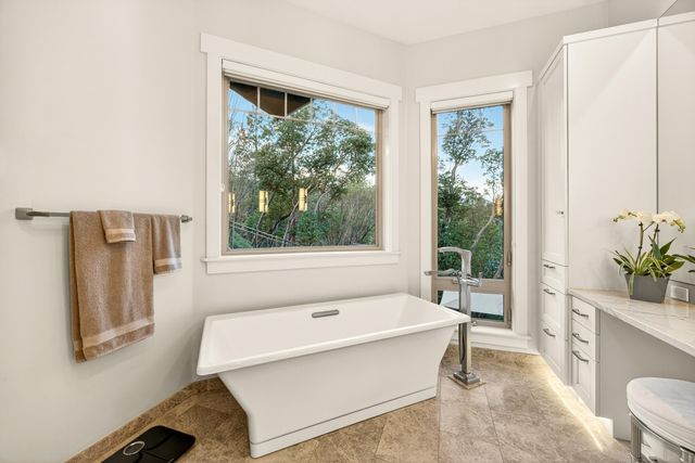 930 Granite Ridge Circle, Jacksonville, OR 97530