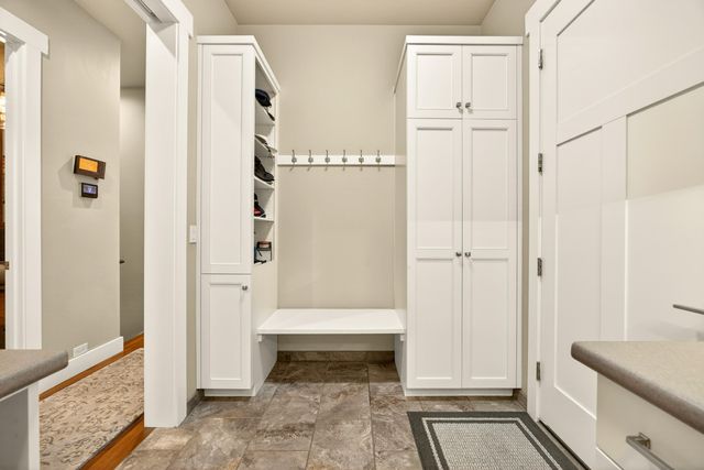 930 Granite Ridge Circle, Jacksonville, OR 97530