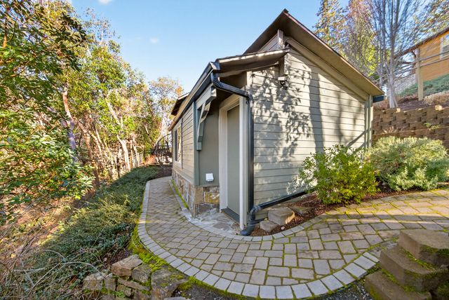 930 Granite Ridge Circle, Jacksonville, OR 97530