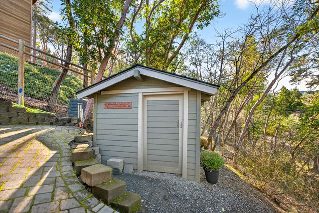 930 Granite Ridge Circle, Jacksonville, OR 97530