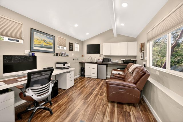 930 Granite Ridge Circle, Jacksonville, OR 97530