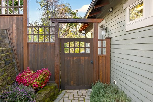 930 Granite Ridge Circle, Jacksonville, OR 97530