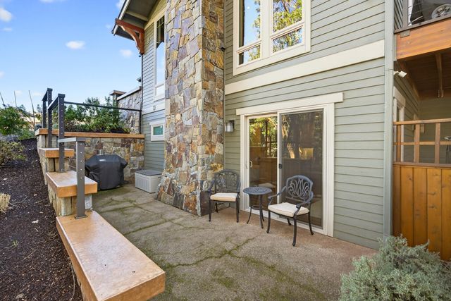 930 Granite Ridge Circle, Jacksonville, OR 97530