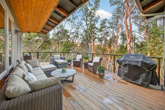 930 Granite Ridge Circle, Jacksonville, OR 97530