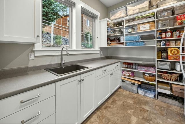 930 Granite Ridge Circle, Jacksonville, OR 97530