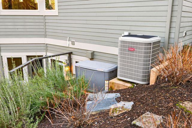 930 Granite Ridge Circle, Jacksonville, OR 97530