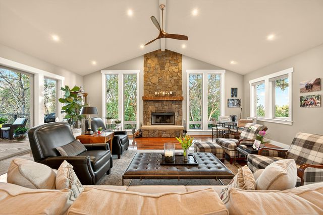 930 Granite Ridge Circle, Jacksonville, OR 97530