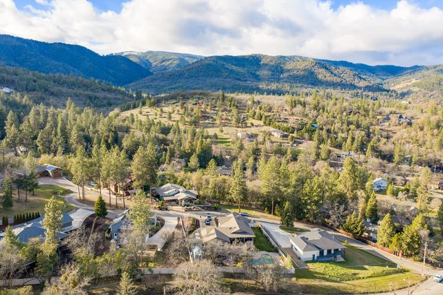 930 Granite Ridge Circle, Jacksonville, OR 97530