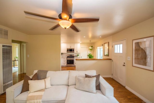 4612 Kleefeld, San Diego, CA 92117